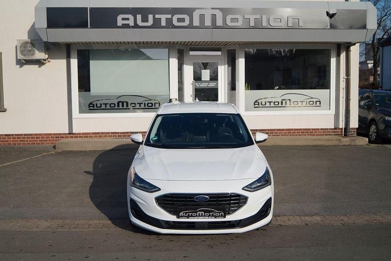 Gebraucht Ford Focus Titanium 125 PS (91 kW) 2023 Weiß Limousine