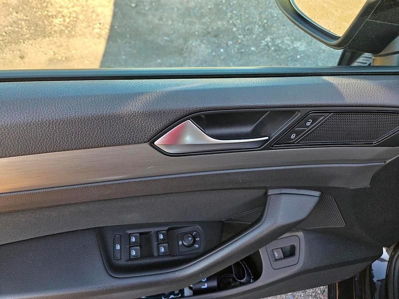 Gebraucht VW Passat 150 PS (110 kW) 2019 Grau Kombi