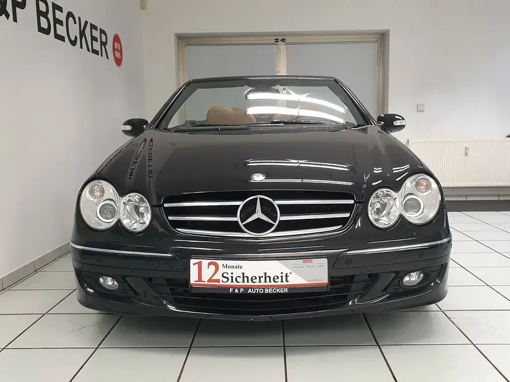 Gebraucht Mercedes CLK320 224 PS (164 kW) 2009 Obsidianschwarz Cabrio