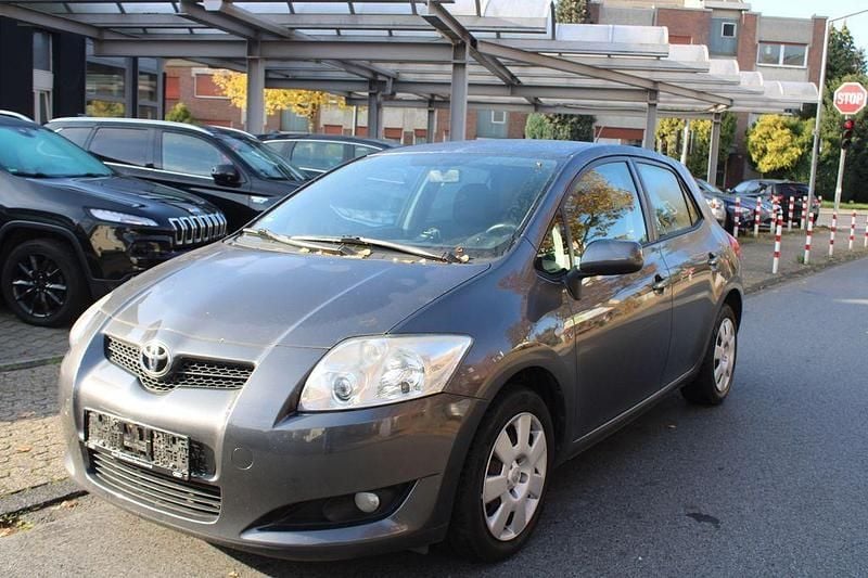 Grau Gebraucht 2008 Toyota Auris Sol Limousine | 5.800 € (Fairer Preis) - Bild 1/4