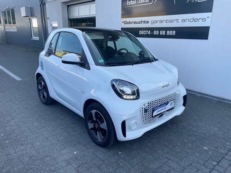 Weiß Gebraucht 2021 Smart ForTwo Electric Drive Kleinwagen | 8.870 € (Guter Preis) - Bild 1/4