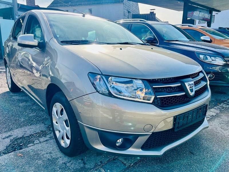 Gold Gebraucht 2013 Dacia Sandero Celebration Limousine | 2.999 € (Guter Preis) - Bild 1/4