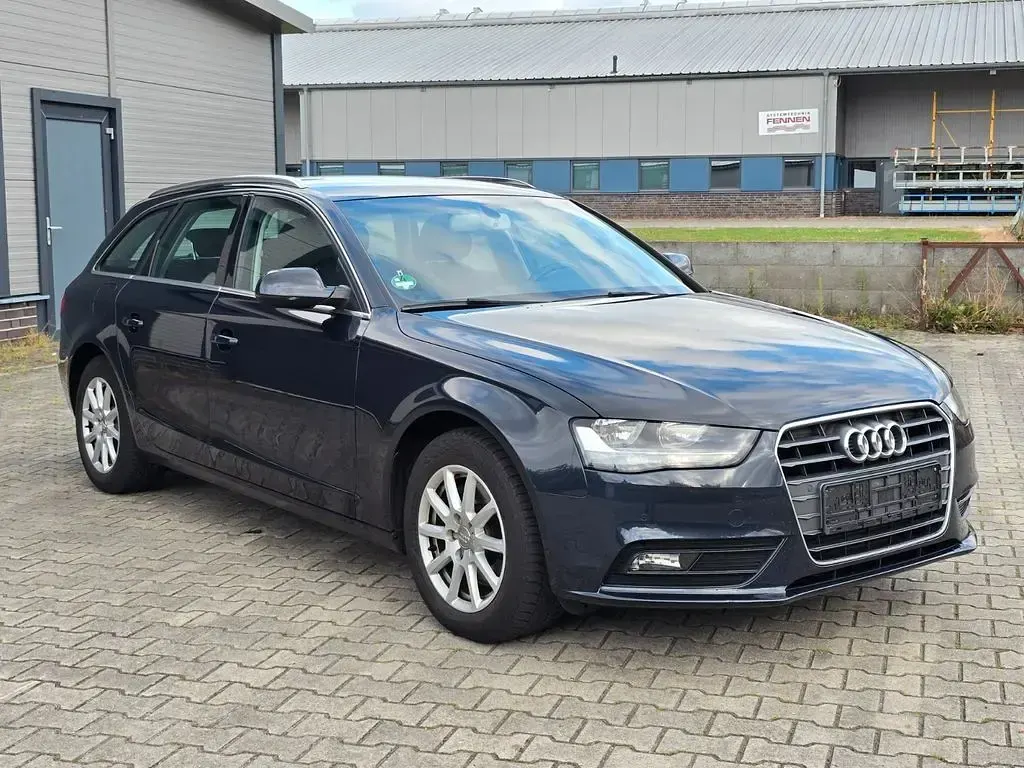 Gebraucht Audi A4 Attraction 150 PS (110 kW) 2013 Blau Kombi