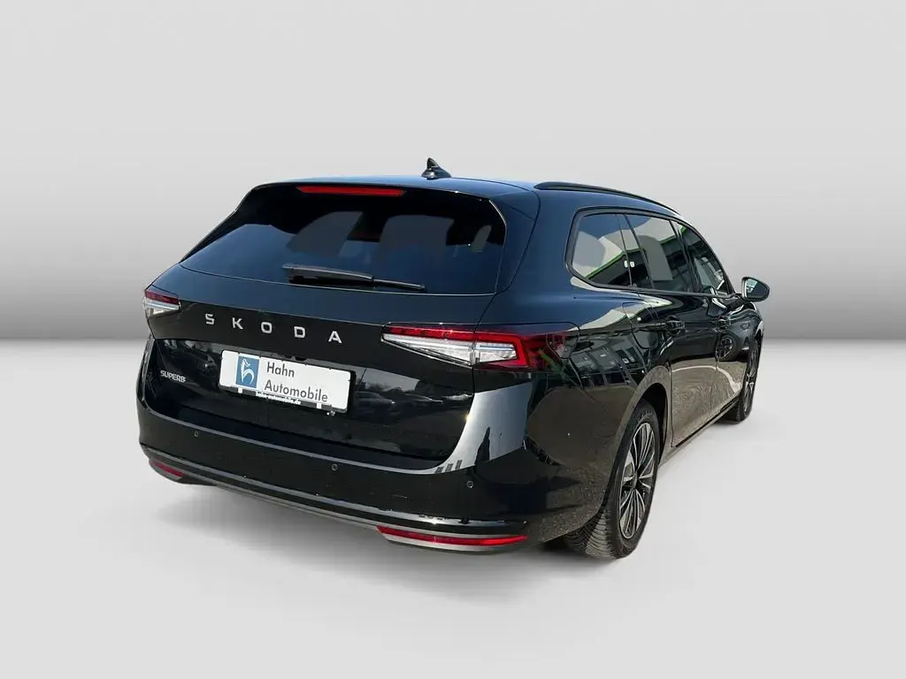 Gebraucht Skoda Superb Selection 204 PS (150 kW) 2025 Ebony schwarz metallic Kombi