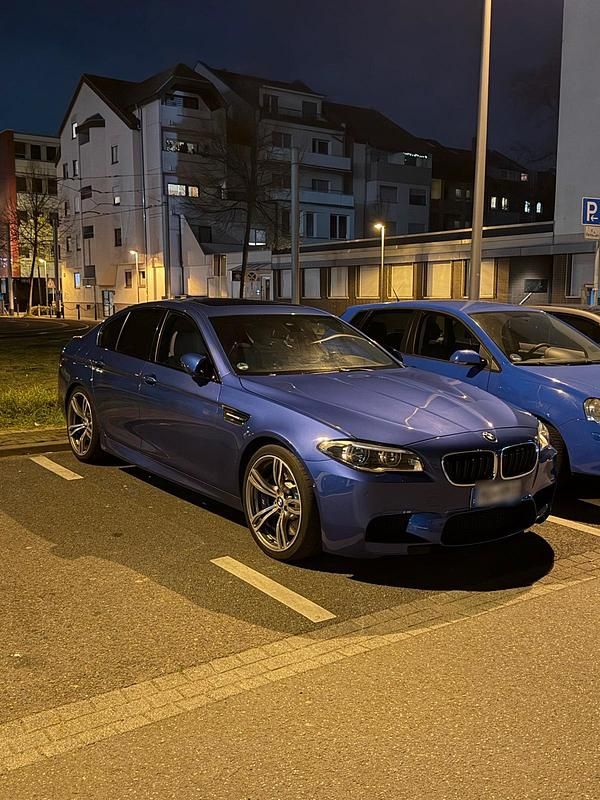 Gebraucht BMW M5 560 PS (411 kW) 2011 Blau Limousine