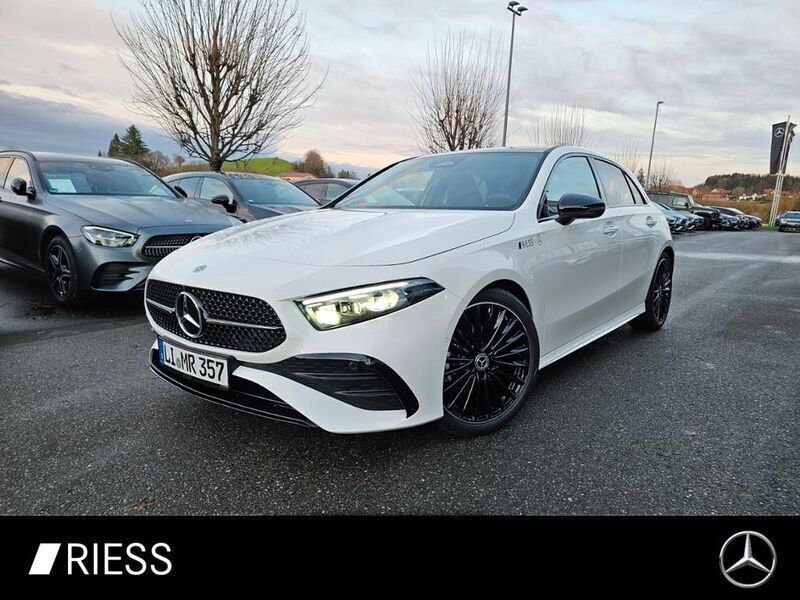 Weiss Gebraucht 2024 Mercedes A180 AMG Limousine | 36.900 € (Teuer) - Bild 1/4