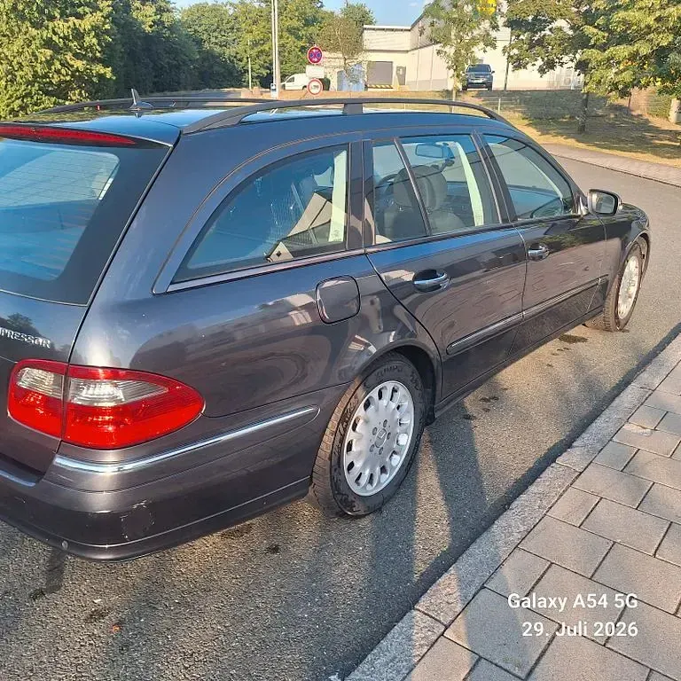 Gebraucht Mercedes E200 Elegance 184 PS (135 kW) 2008 Grau Limousine