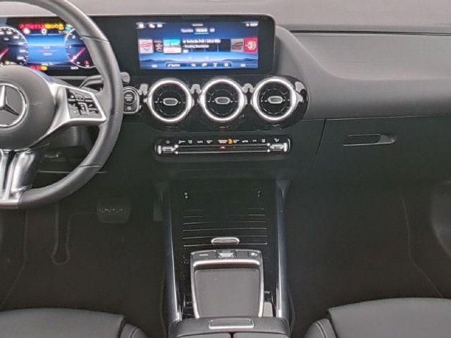Gebraucht Mercedes GLA200 150 PS (110 kW) 2025 Schwarz SUV