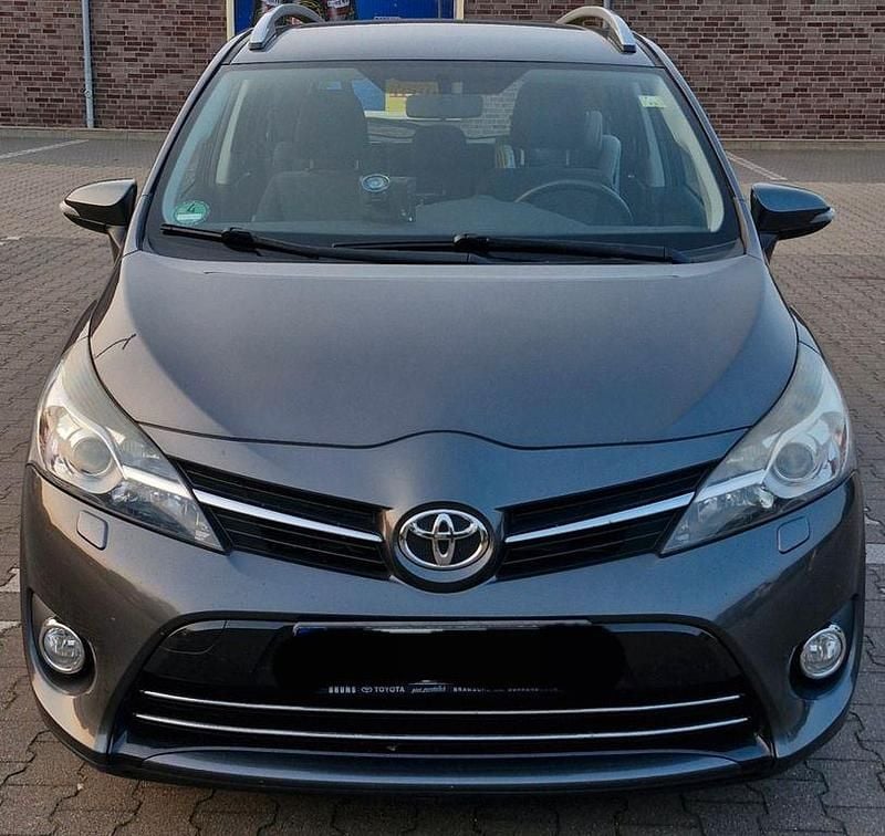 Grau Gebraucht 2014 Toyota Verso Executive Van / Kleinbus | 9.100 € (Etwas zu teuer) - Bild 1/4