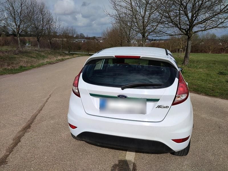 Gebraucht Ford Fiesta Trend 80 PS (58 kW) 2017 Weiß Kleinwagen