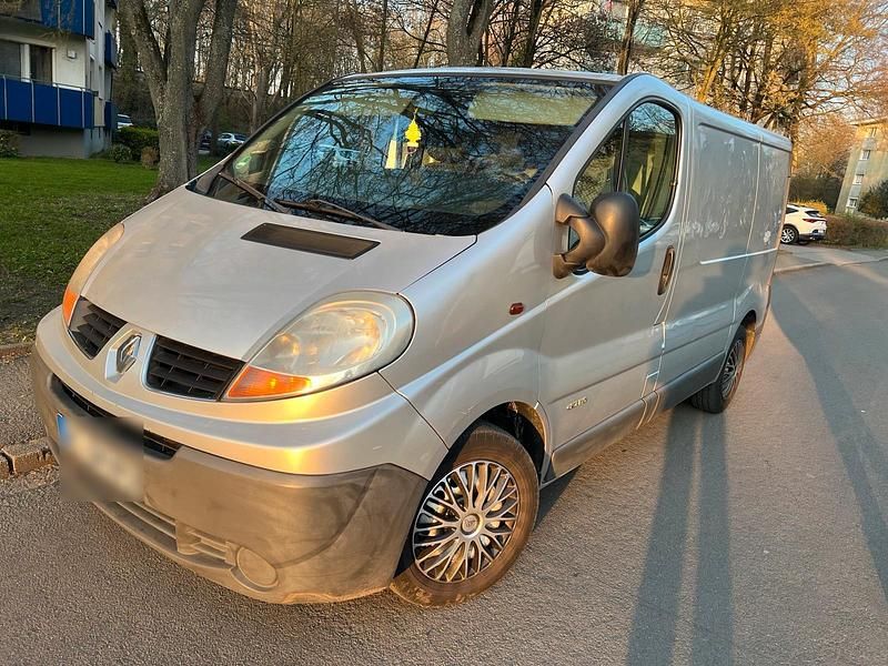 Gebraucht Renault Trafic 115 PS (84 kW) 2007 Silber Van / Kleinbus