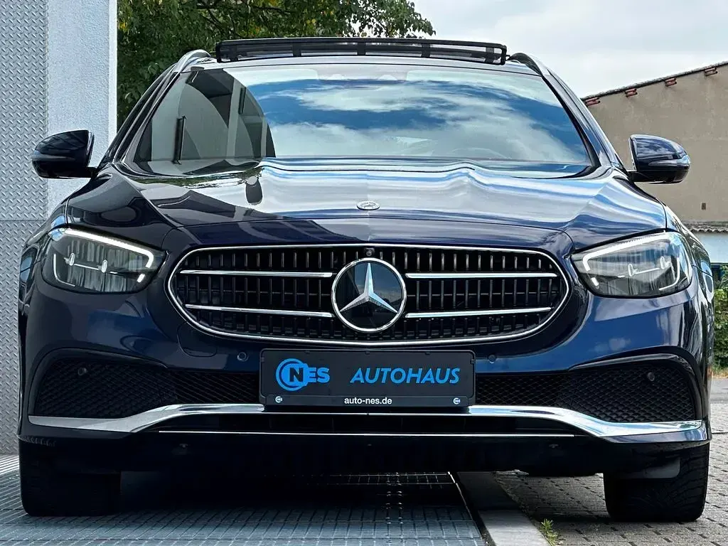 Gebraucht Mercedes E300 Avantgarde 306 PS (225 kW) 2021 Blau Limousine