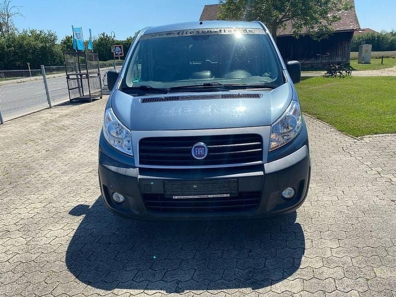 Grau Gebraucht 2016 Fiat Scudo Van / Kleinbus | 8.490 € (Guter Preis) - Bild 1/4