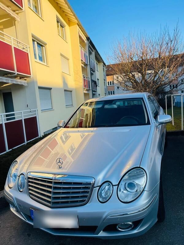 Grau Gebraucht 2008 Mercedes E220 Limousine | 7.899 € - Bild 1/4