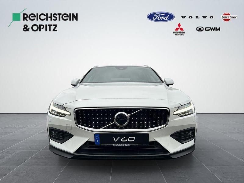 Crystalwhite pearl Gebraucht 2024 Volvo V60 CC Plus Kombi | 45.990 € (Fairer Preis) - Bild 1/4
