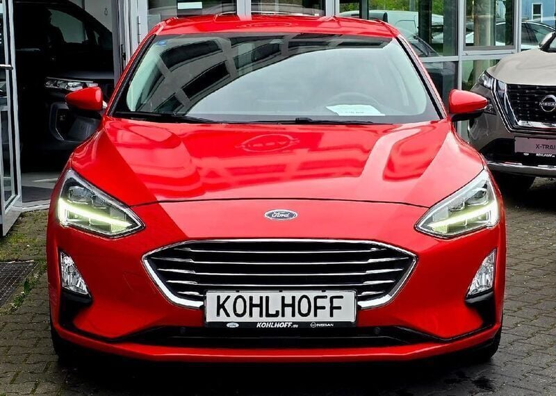Używany Ford Focus Titanium 125 KM (91 kW) 2019 Czerwony Sedan/Limuzyna