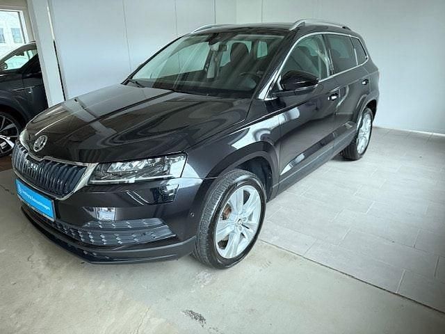 Schwarz Gebraucht 2018 Skoda Karoq Style SUV | 22.950 € (Fairer Preis) - Bild 1/4