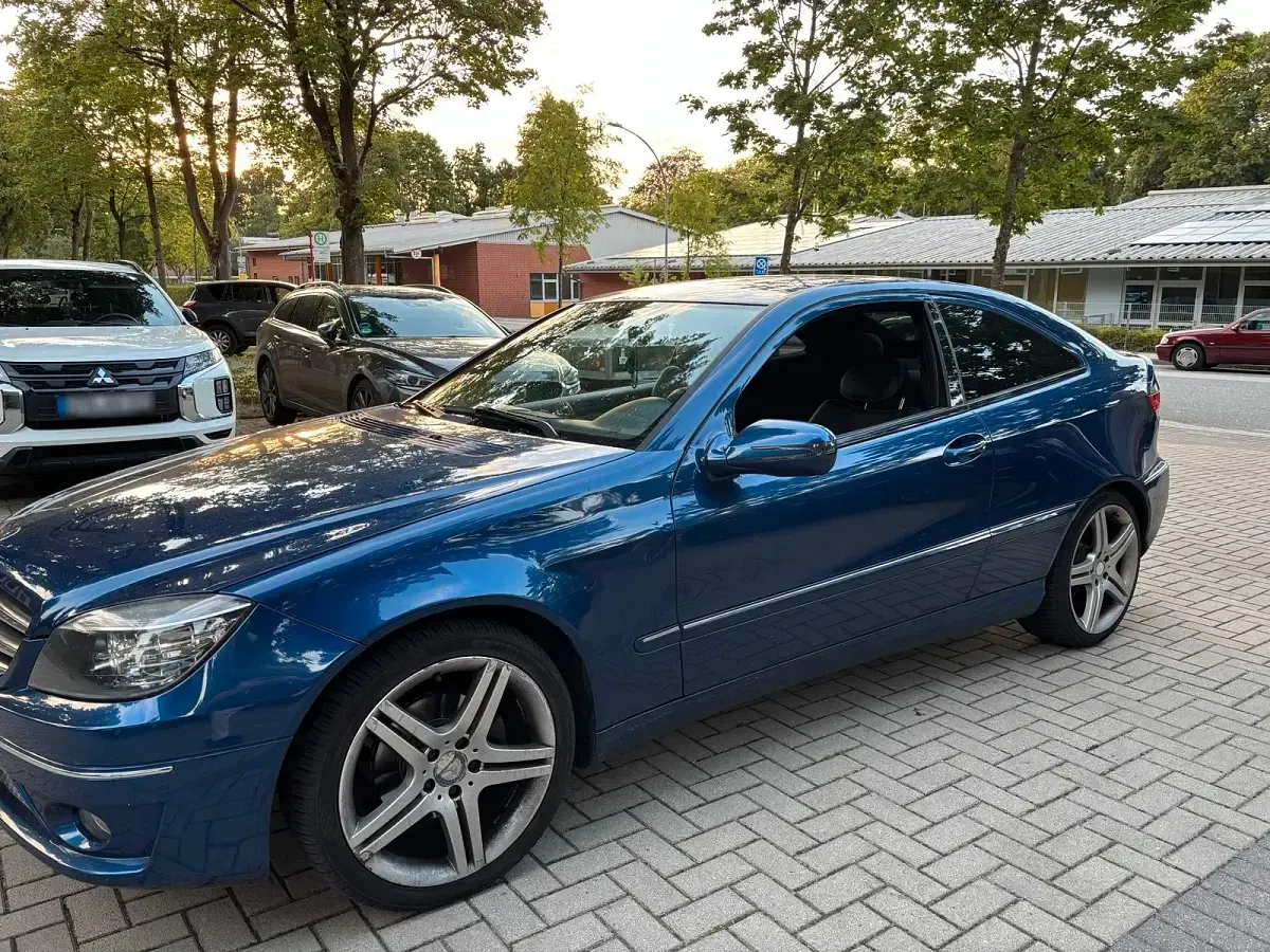 Gebraucht Mercedes CLC180 143 PS (105 kW) 2009 Blau Coupé