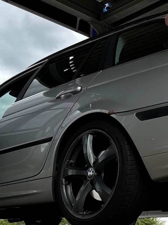 Silber Gebraucht 2003 BMW 320 Performance Kombi | 4.350 € (Teuer) - Bild 1/4