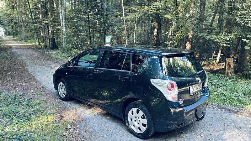 Schwarz Gebraucht 2012 Toyota Verso Life Van / Kleinbus | 7.500 € (Etwas zu teuer) - Bild 1/4
