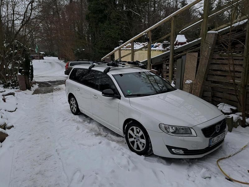Weiß Gebraucht 2015 Volvo V70 Kombi | 4.500 € (Guter Preis) - Bild 1/4