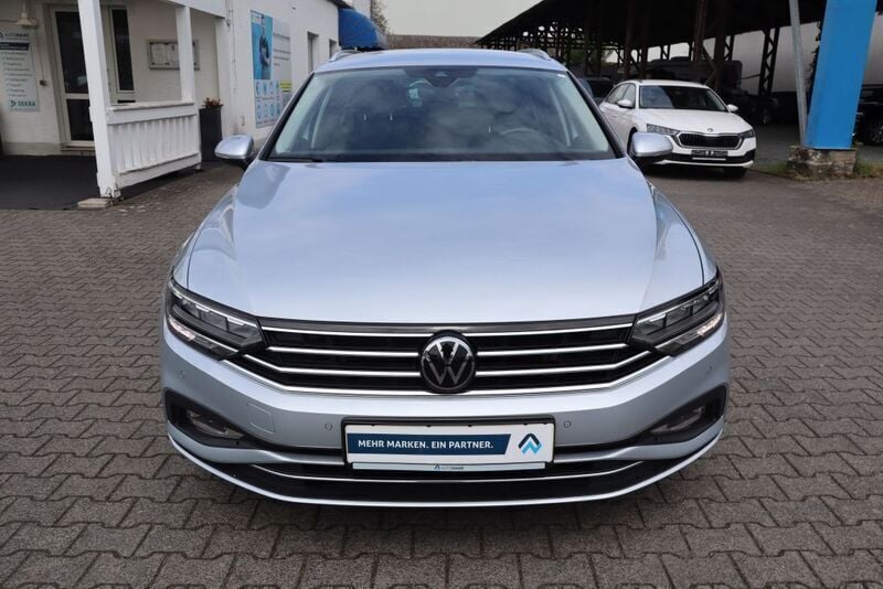 Gebraucht VW Passat Business 150 PS (110 kW) 2023 Scale silver metallic Kombi