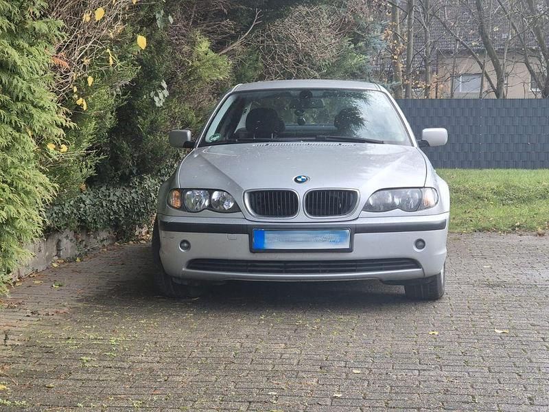Silber Gebraucht 2002 BMW 318 Limousine | 1.800 € (Superpreis) - Bild 1/4
