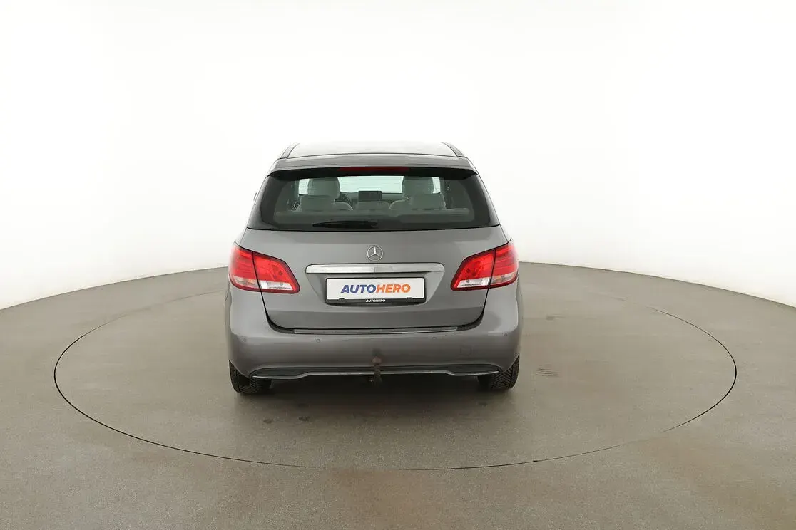 Gebraucht Mercedes B180 Style 122 PS (89 kW) 2015 Grau Van / Kleinbus