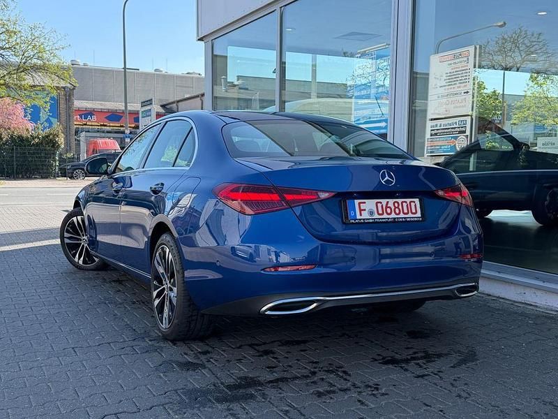 Gebraucht Mercedes C300e Avantgarde 313 PS (230 kW) 2022 Blau Limousine