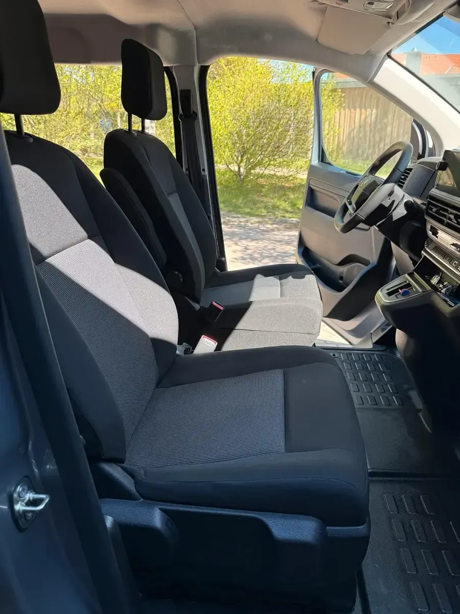 Käytetty Citroën Jumpy 177 HP (130 kW) 2025 Harmaa Tila-auto