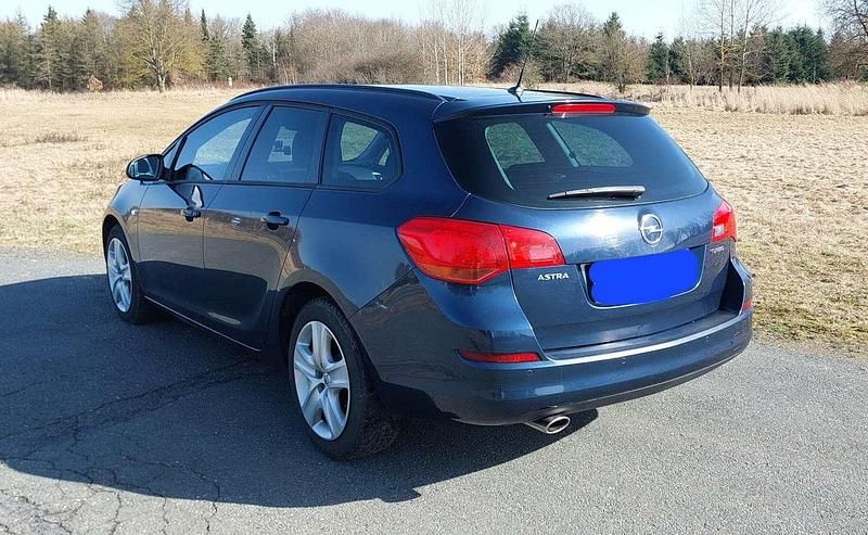 Gebraucht Opel Astra Design Edition 140 PS (102 kW) 2012 Blau Kombi