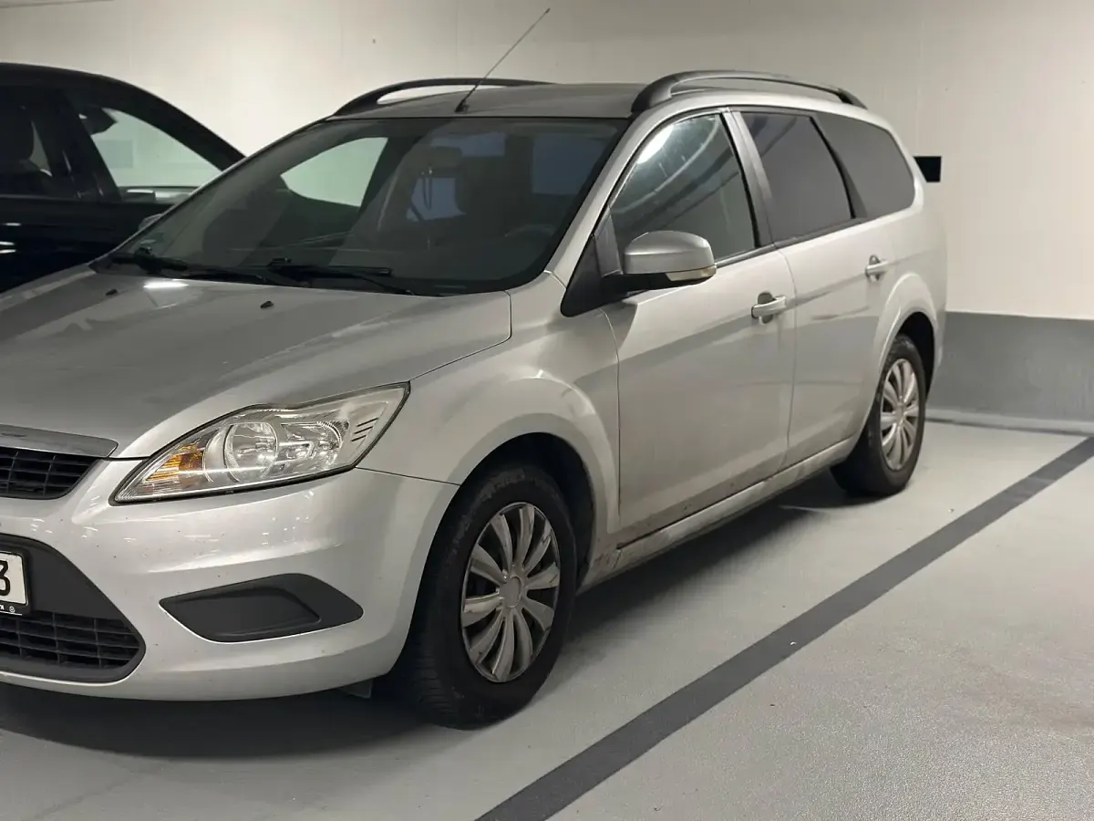 Gebraucht Ford Focus 90 PS (66 kW) 2009 Silber Kombi