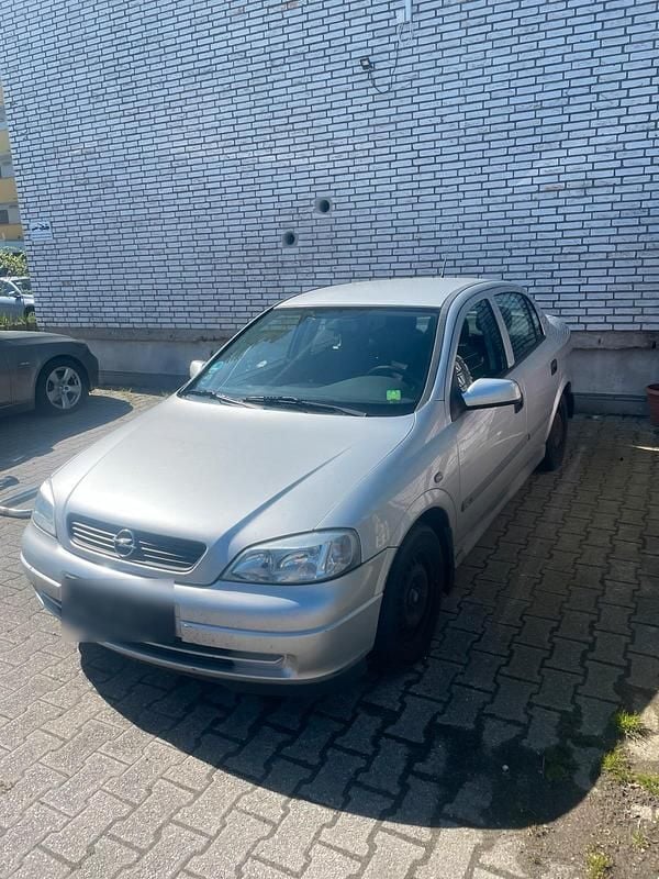 Gebraucht Opel Astra 75 PS (55 kW) 1997 Silber Limousine