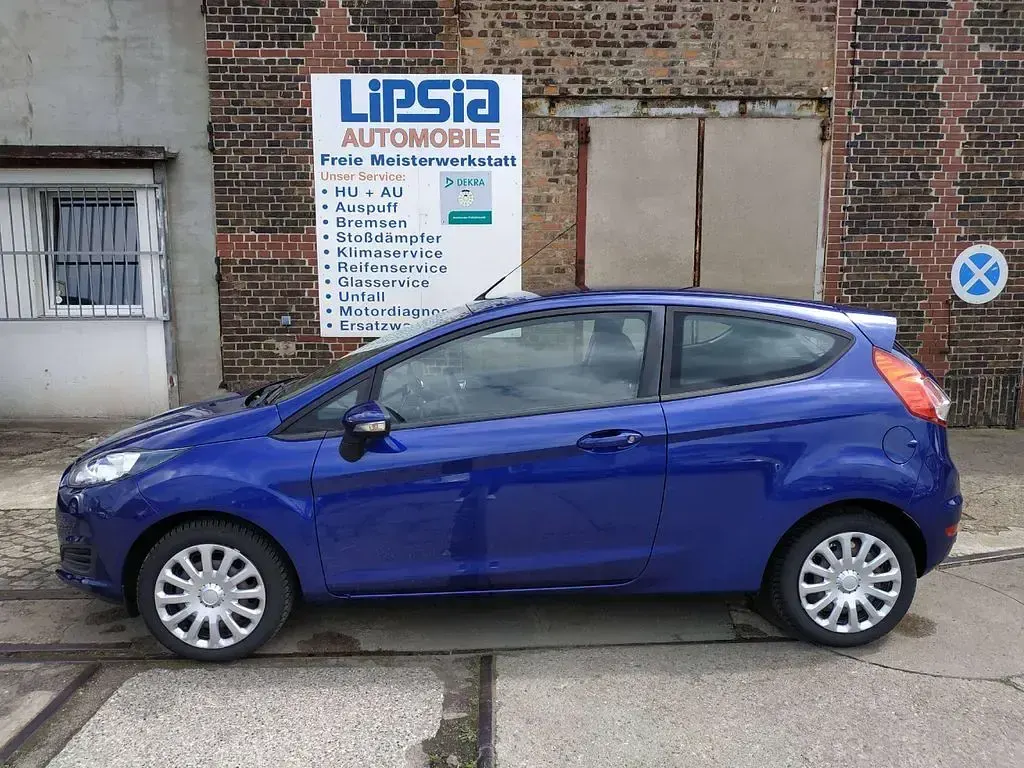 Gebraucht Ford Fiesta 101 PS (74 kW) 2014 Indicblau Kleinwagen