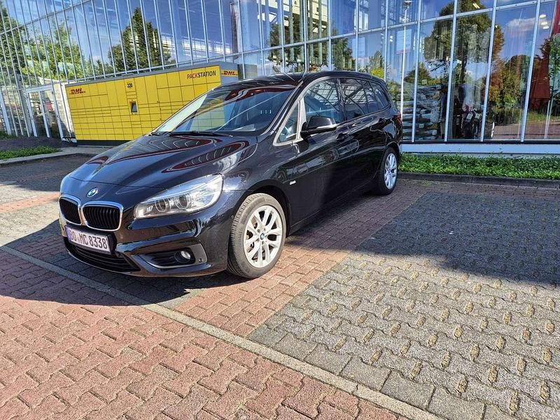 Schwarz Gebraucht 2017 BMW 220 Gran Tourer Sport Line Van / Kleinbus | 12.900 € (Fairer Preis) - Bild 1/4