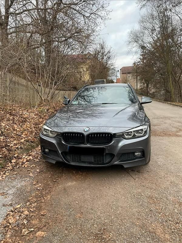 Grau Gebraucht 2017 BMW 320 Kombi | 13.000 € (Guter Preis) - Bild 1/4