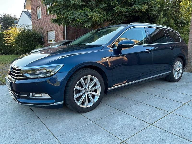Blau Gebraucht 2015 VW Passat Highline Kombi | 15.200 € (Fairer Preis) - Bild 1/4