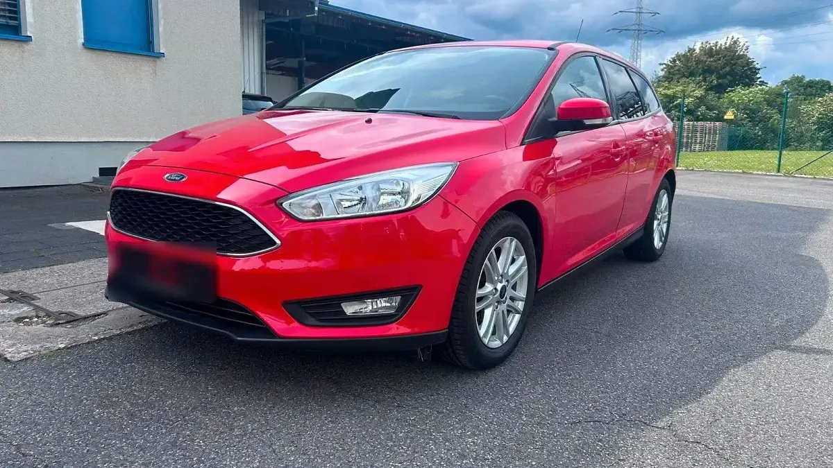 Gebraucht Ford Focus Trend 125 PS (91 kW) 2017 Blau Kombi