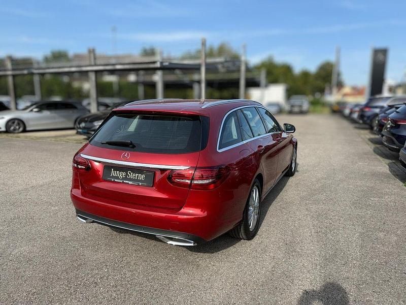 Gebraucht Mercedes C200 Avantgarde 184 PS (135 kW) 2019 Rot Limousine
