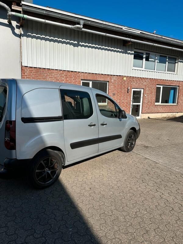 Silber Gebraucht 2017 Citroën Berlingo Van / Kleinbus | 3.350 € (Superpreis) - Bild 1/4