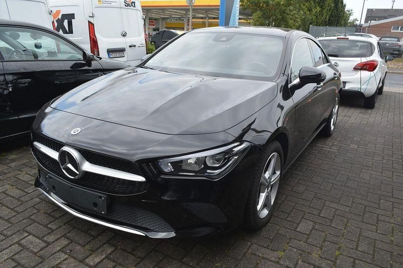 Schwarz Gebraucht 2020 Mercedes CLA200 Limousine | 22.900 € (Superpreis) - Bild 1/4
