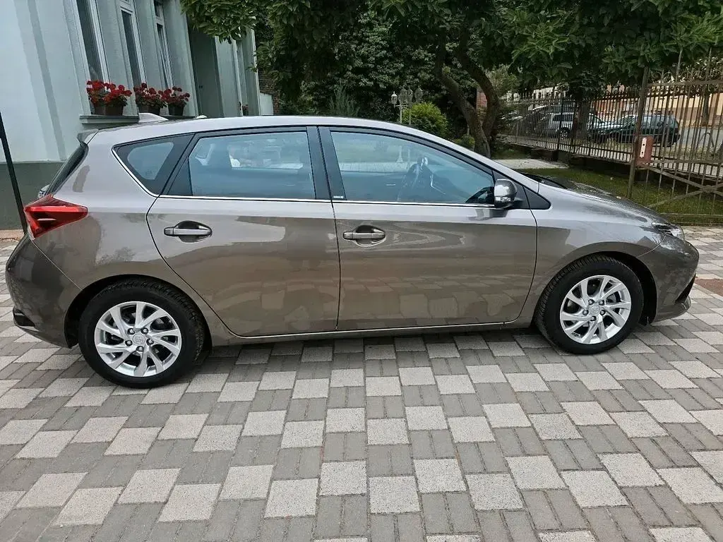 Gebraucht Toyota Auris Edition-S 99 PS (72 kW) 2016 Beige Limousine