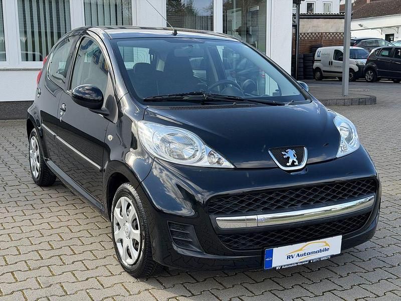 Gebraucht Peugeot 107 Active 68 PS (50 kW) 2012 Schwarz Kleinwagen
