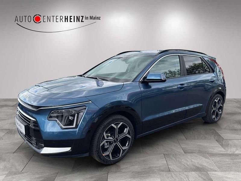 Mineralblau metallic Neu 2025 Kia Niro Spirit SUV | 36.490 € (Etwas zu teuer) - Bild 1/4