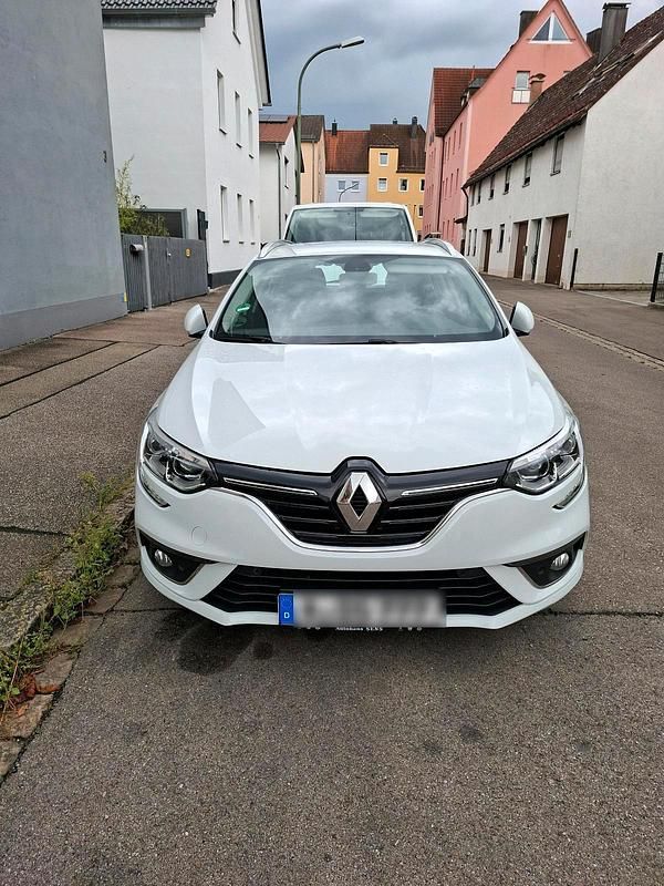Weiß Gebraucht 2017 Renault Mégane GrandTour Kombi | 8.700 € (Fairer Preis) - Bild 1/4