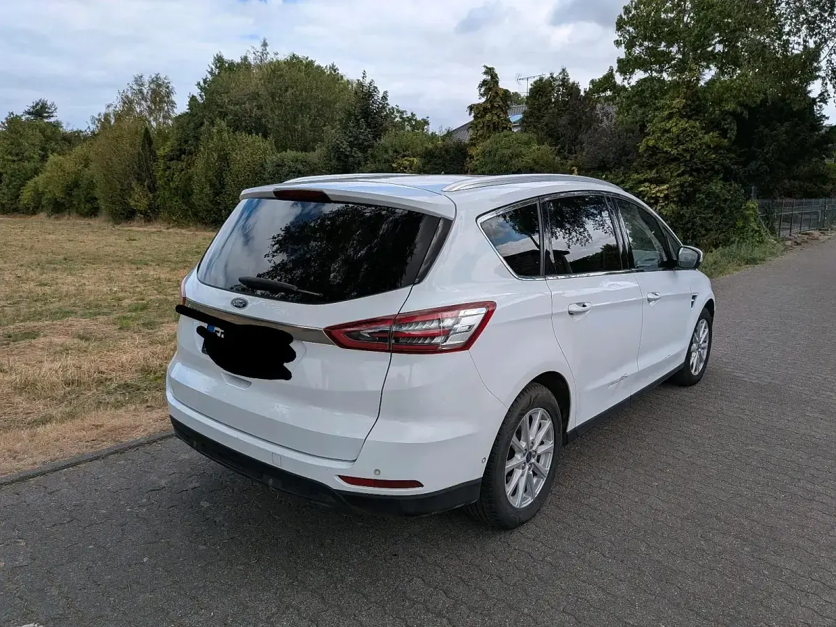 Gebraucht Ford S-MAX Titanium 160 PS (117 kW) 2018 Weiß Van / Kleinbus