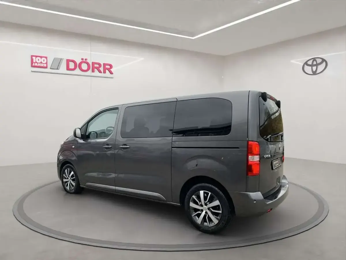 Gebraucht Toyota Proace Verso Team 177 PS (130 kW) 2021 Basaltgrau metallic Kombi