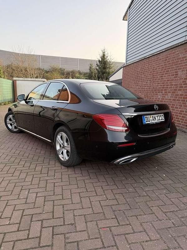 Gebraucht Mercedes E220 Avantgarde 194 PS (142 kW) 2017 Schwarz Limousine