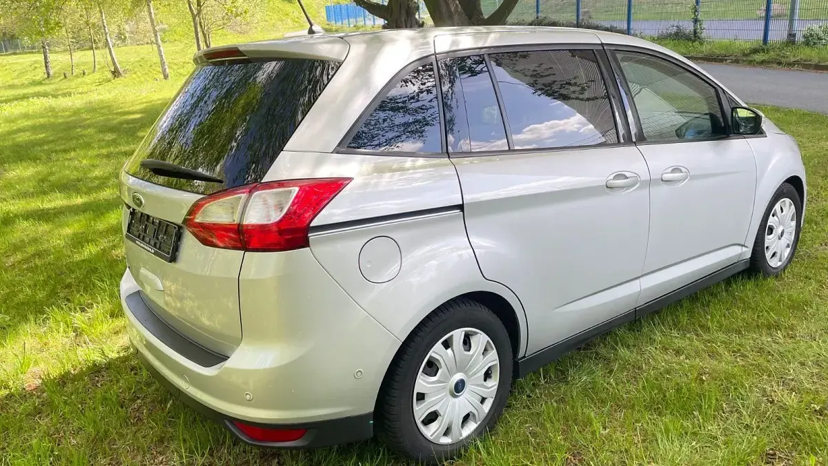 Gebraucht Ford Grand C-Max Titanium 120 PS (88 kW) 2019 Silber Van / Kleinbus