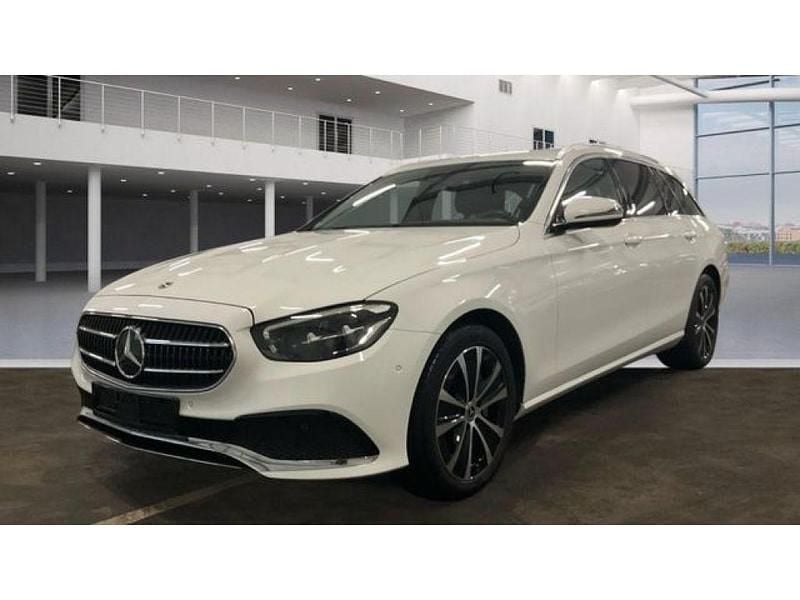 Polarweiss Gebraucht 2022 Mercedes E300 Avantgarde Kombi | 29.950 € (Superpreis) - Bild 1/3